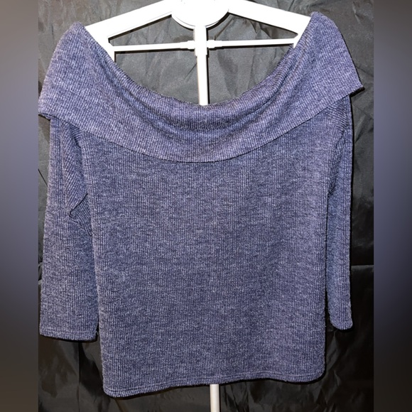 Elegant Navy Blue Women's Sweater - Picture 2 of 6